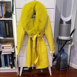Elegant Yellow Trench Coat with Fur Collar